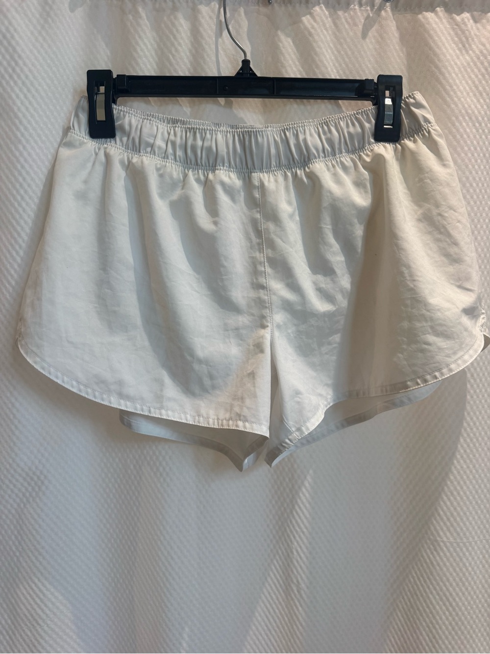 Old Navy Cream Elastic-Waist Athletic Shorts